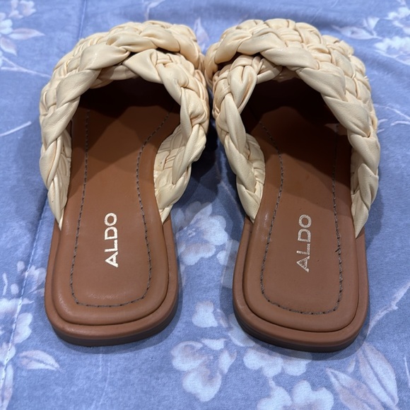🚨2/$10‼️ALDO Light Yellow Sandals - Picture 4 of 7